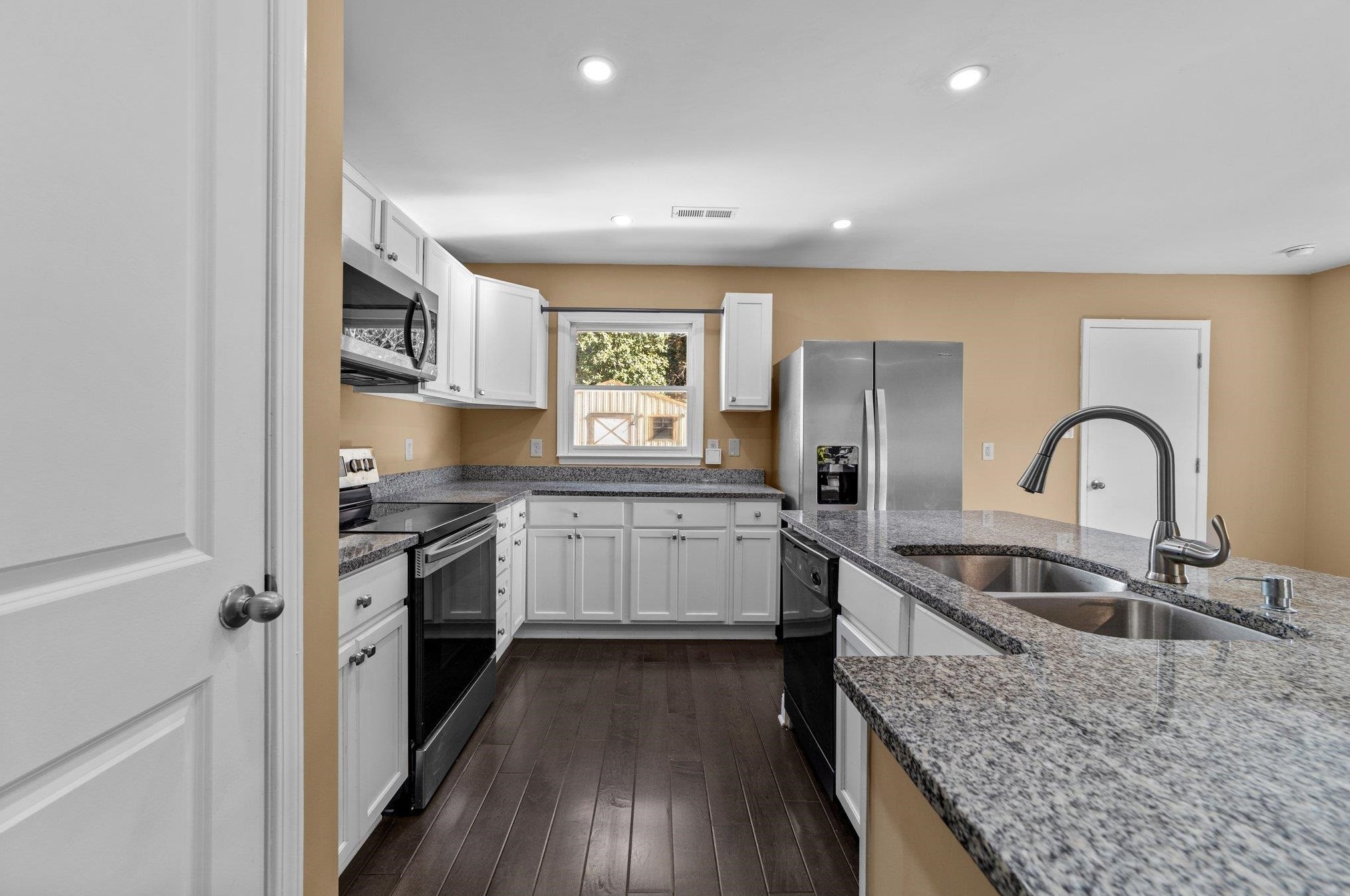 837 Dogwood Cir, High Point NC  27260-2522 exterior