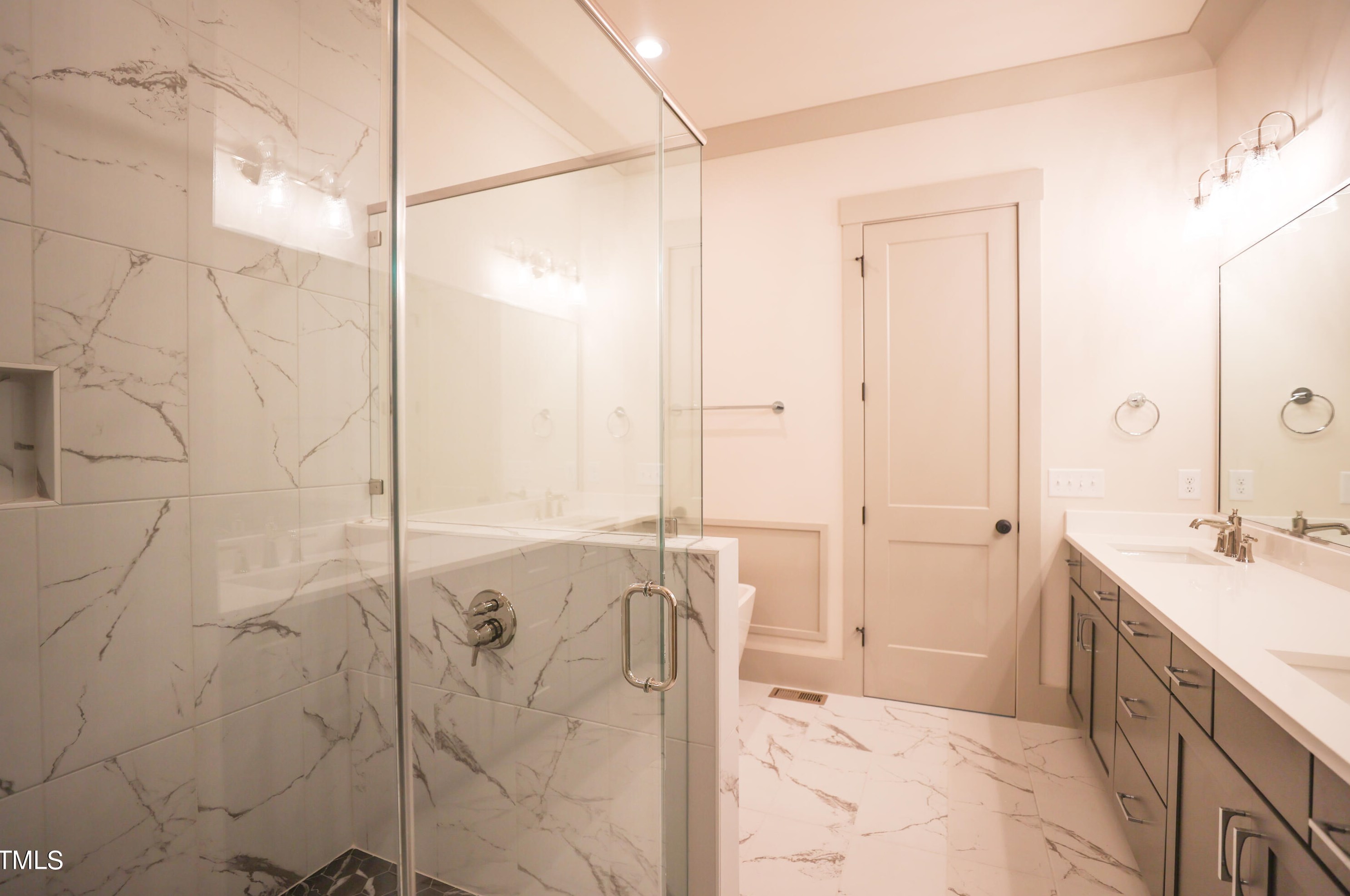 252 Lk Dr, Cary NC 27513-3103 exterior