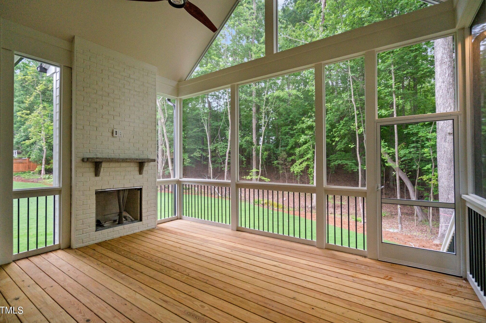 252 Lk Dr, Cary NC 27513-3103 exterior