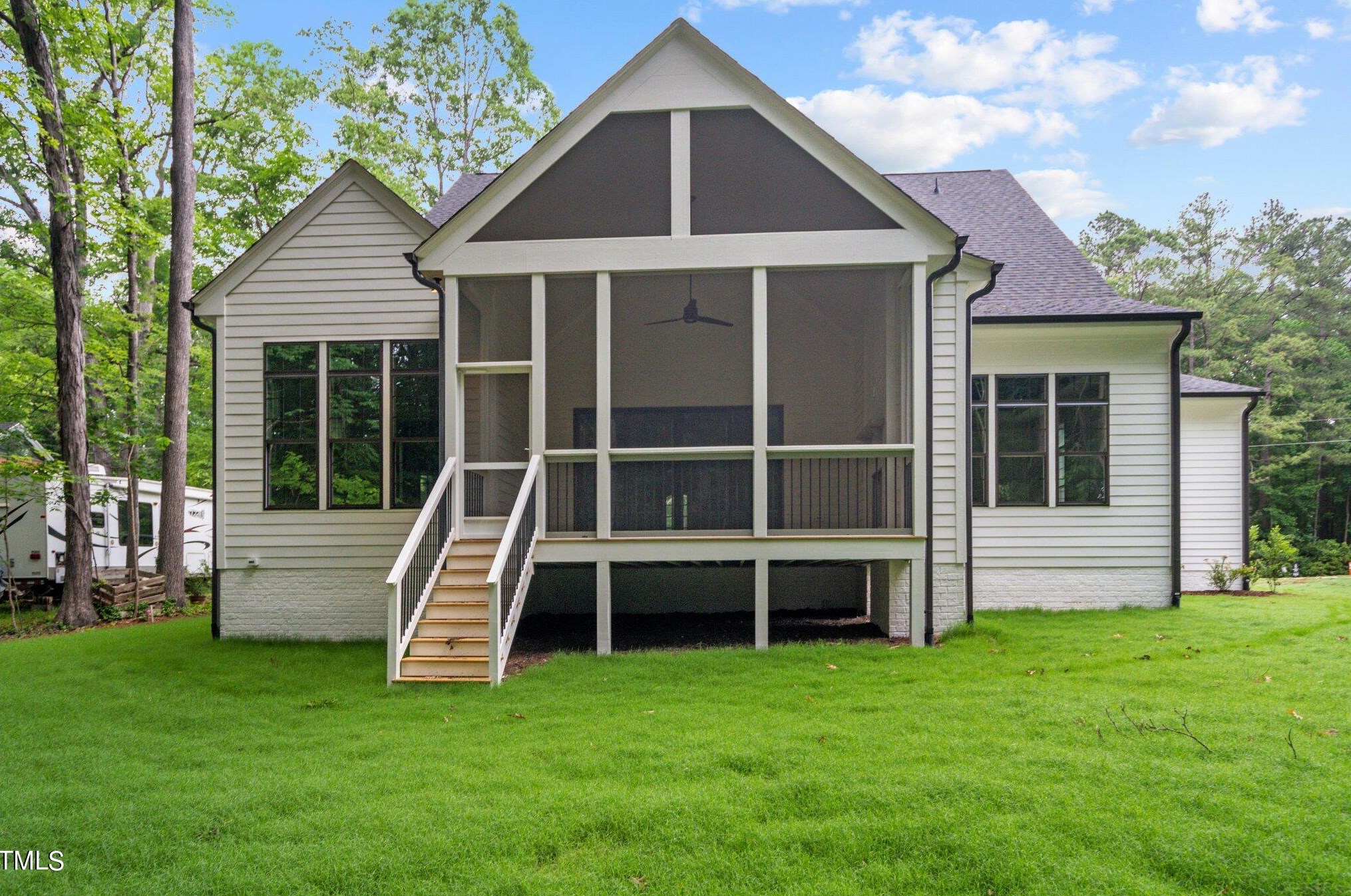 252 Lk Dr, Cary NC 27513-3103 exterior