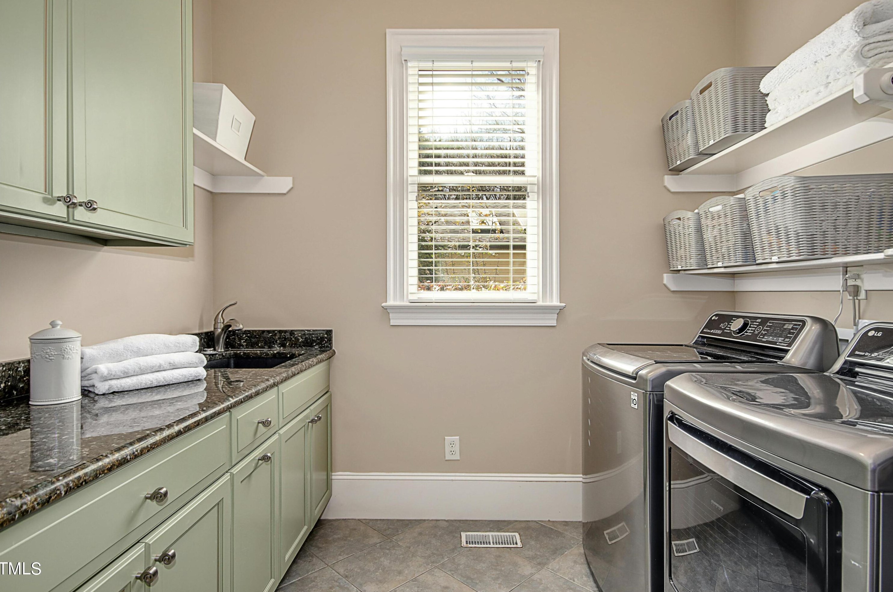 2712 Anderson Dr, Raleigh NC  27608-1504 exterior