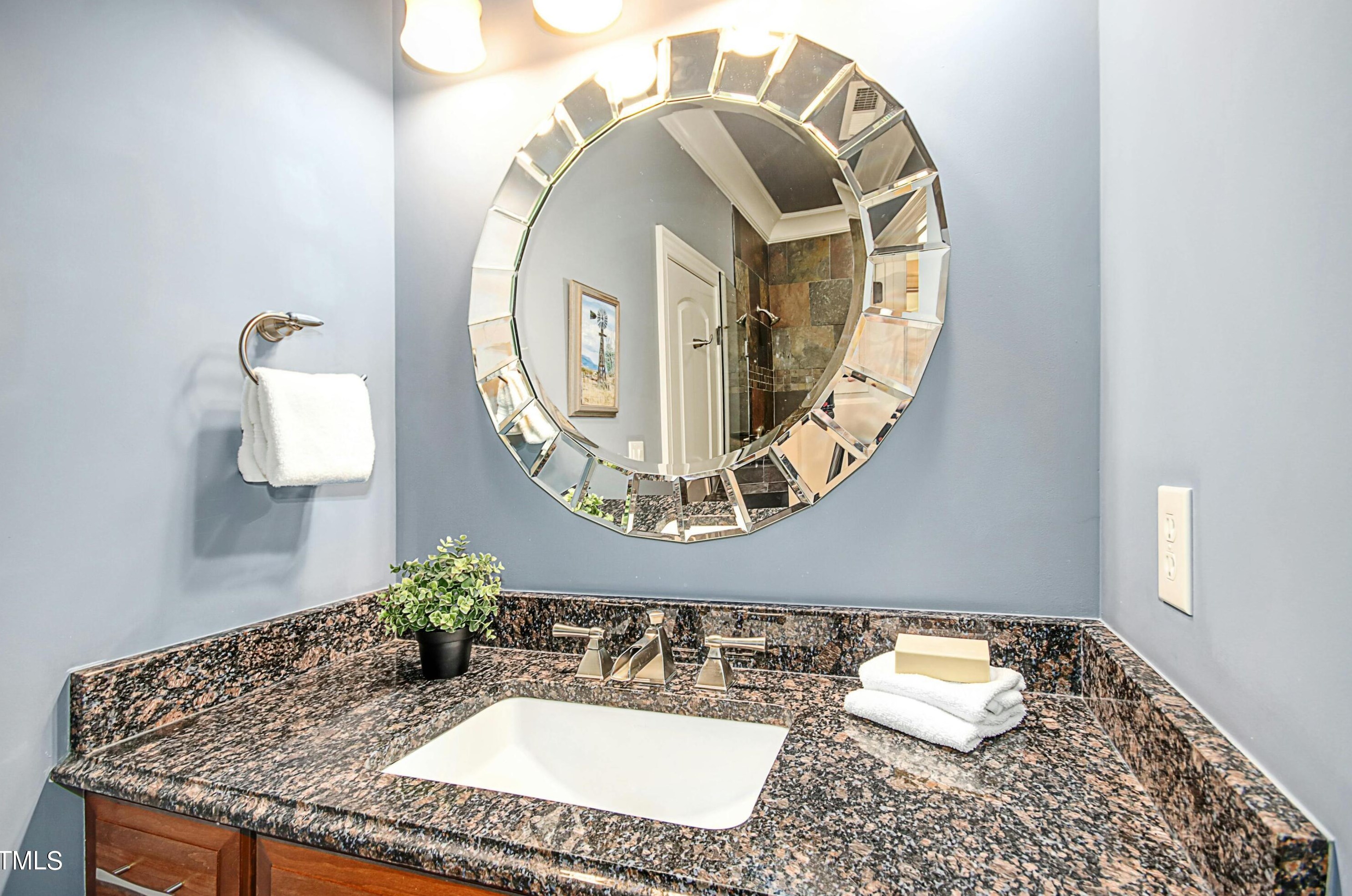 2712 Anderson Dr, Raleigh NC  27608-1504 exterior