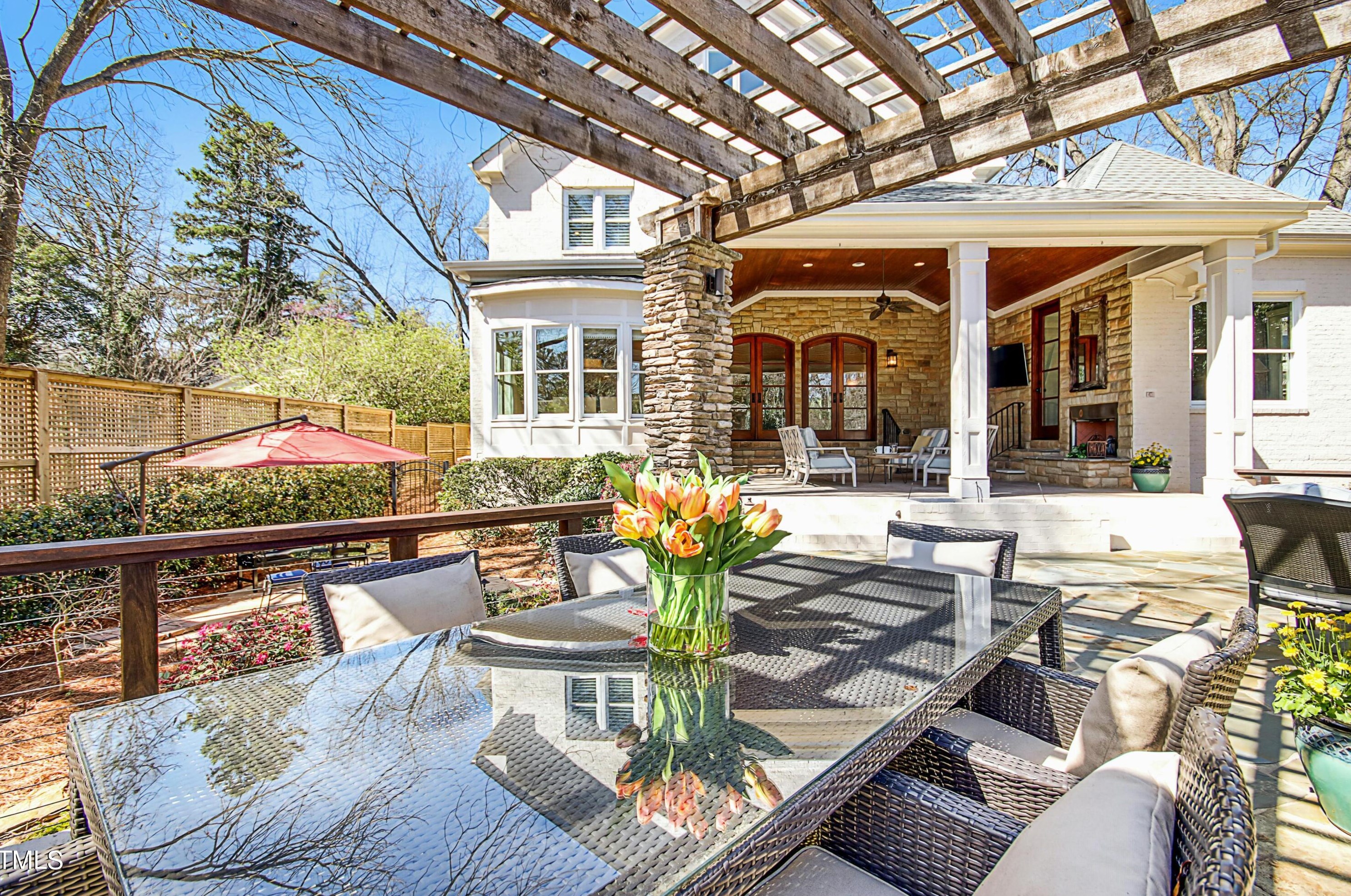 2712 Anderson Dr, Raleigh NC  27608-1504 exterior