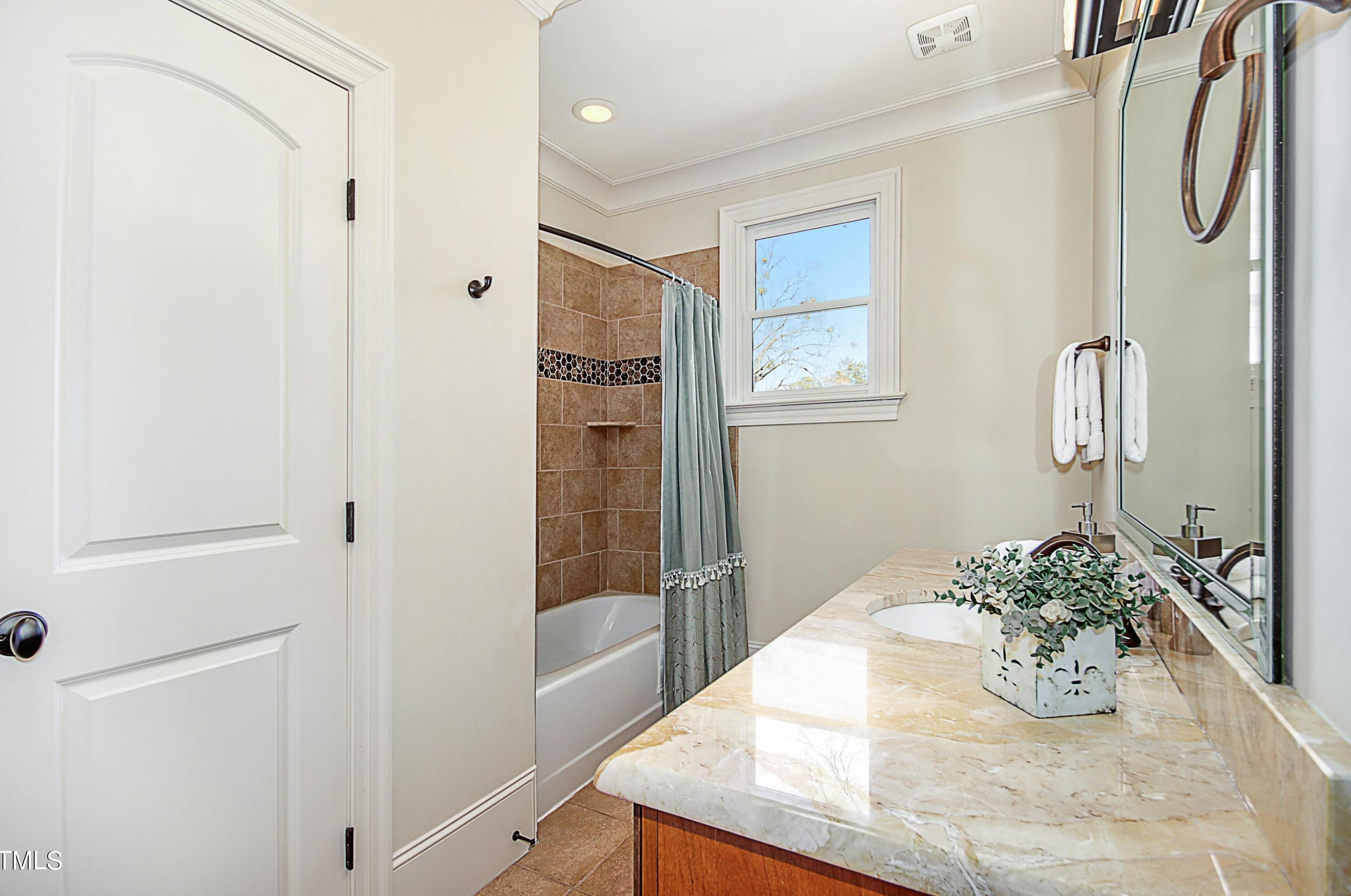 2712 Anderson Dr, Raleigh NC  27608-1504 exterior