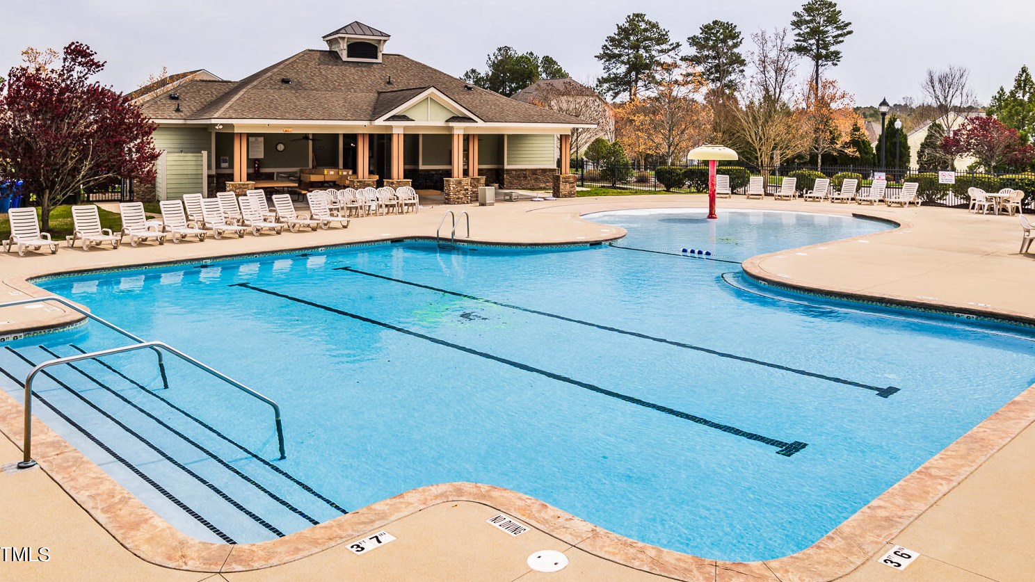 8 Crawford Ct, Durham NC 27703-9475 exterior