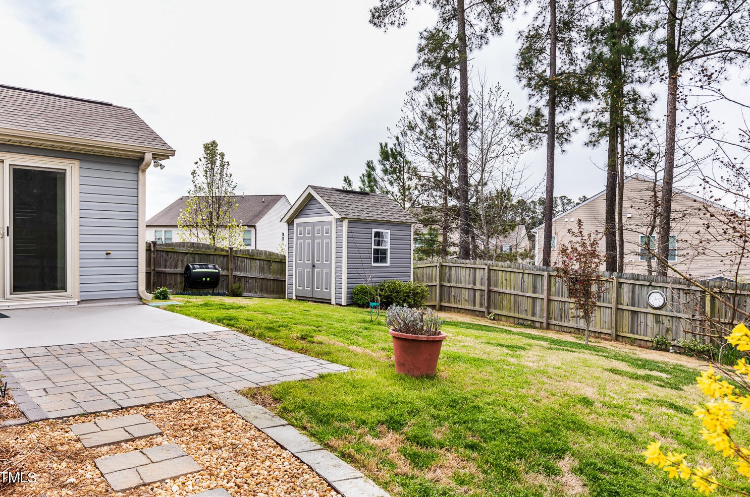 8 Crawford Ct, Durham NC 27703-9475 exterior