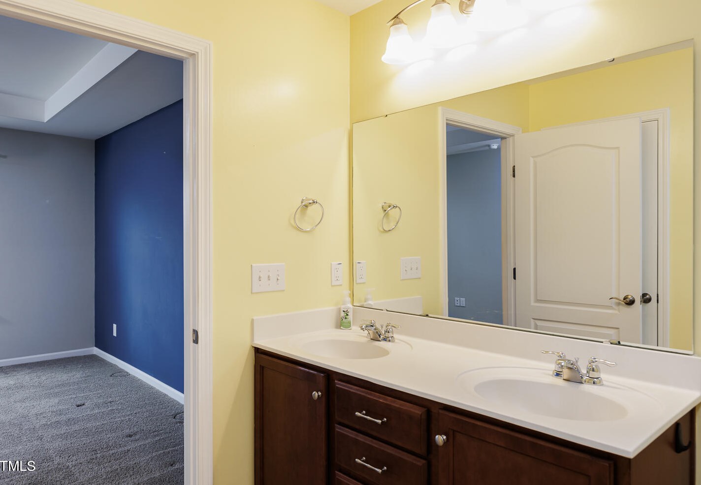 8 Crawford Ct, Durham NC 27703-9475 exterior