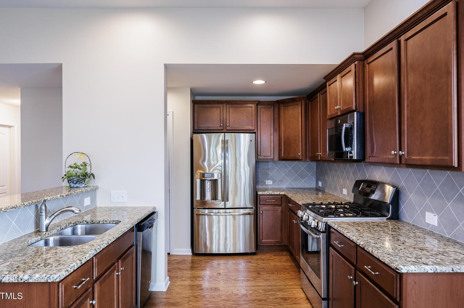 8 Crawford Ct, Durham NC 27703-9475 exterior