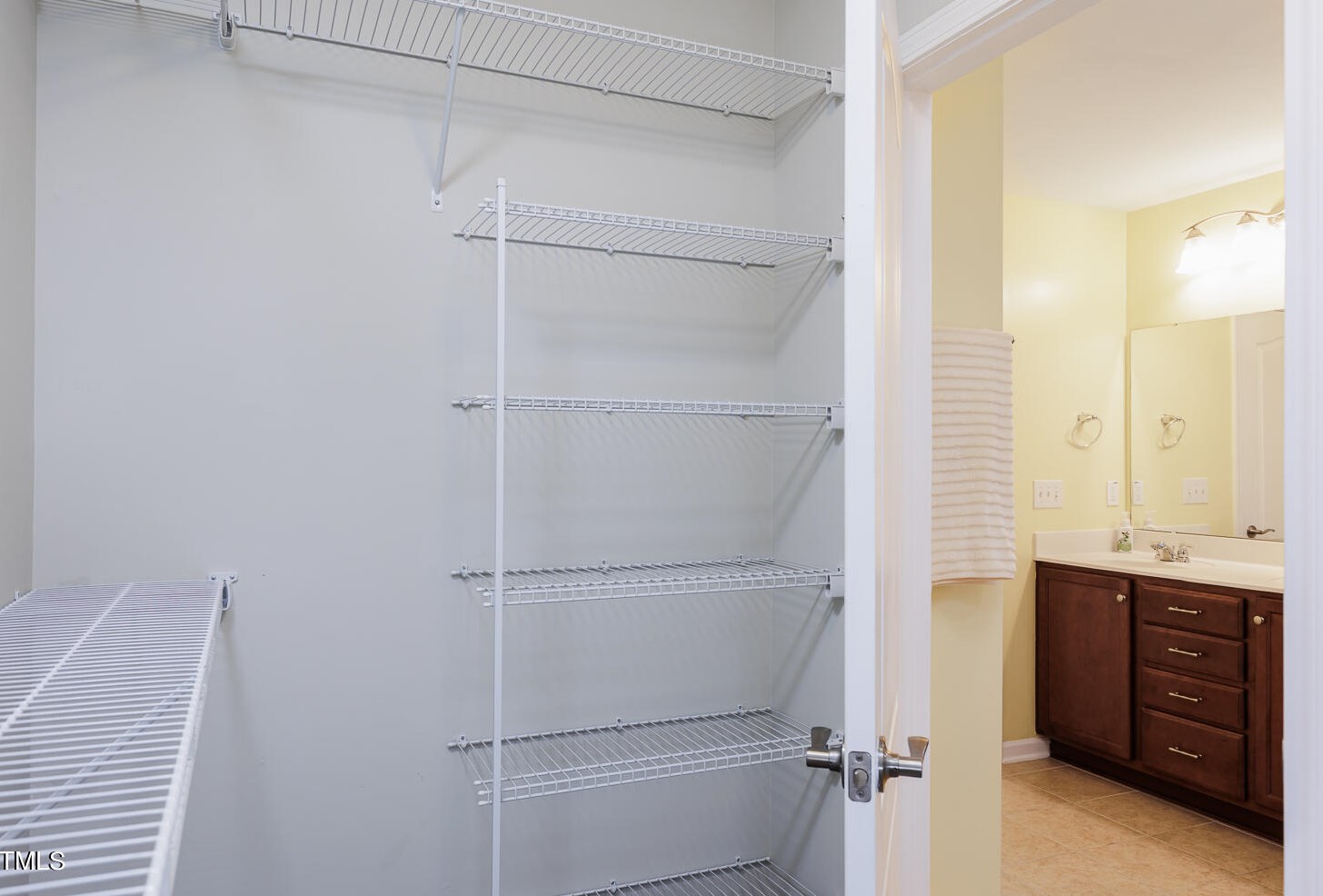 8 Crawford Ct, Durham NC 27703-9475 exterior