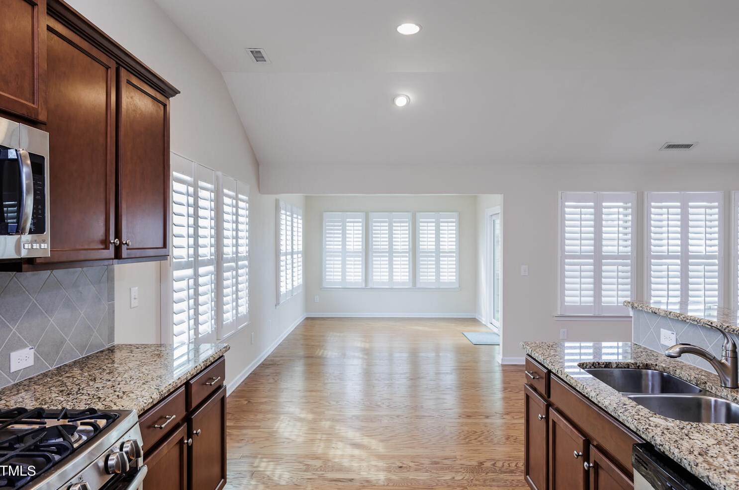 8 Crawford Ct, Durham NC 27703-9475 exterior