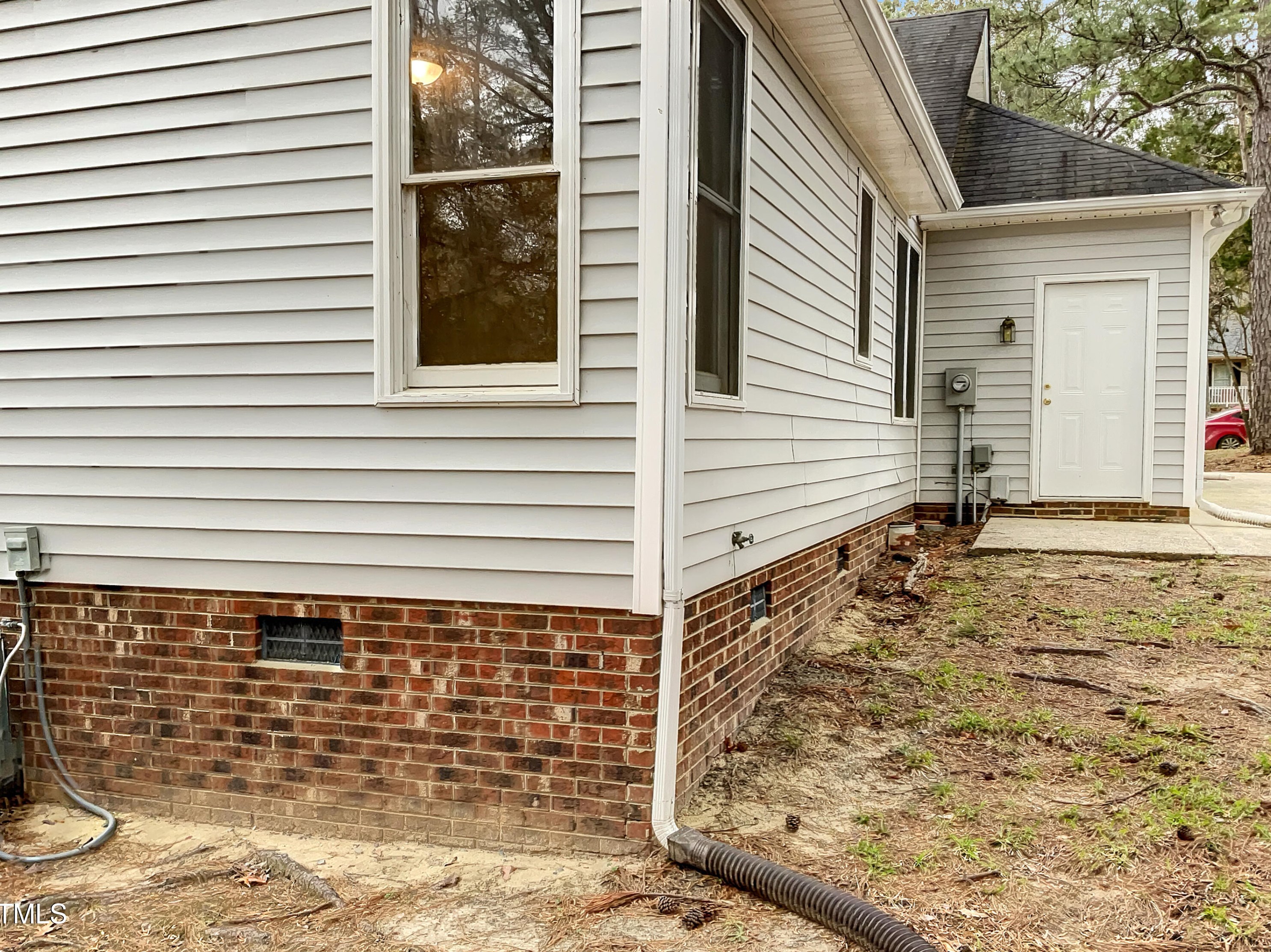 1107 Goldendale Dr, Durham NC  27703-2630 exterior