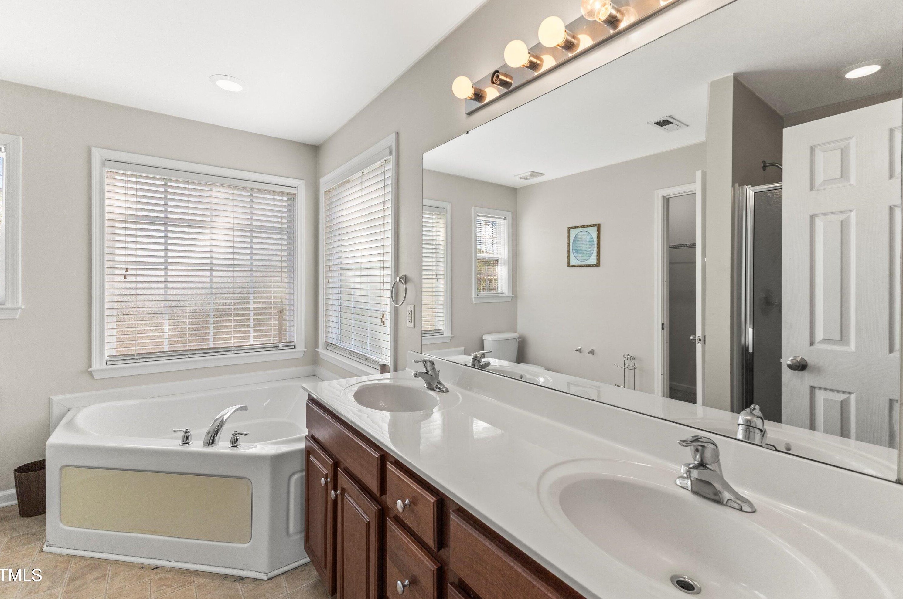 156 Meadow Loop Dr, Clayton NC 27527-9005 exterior