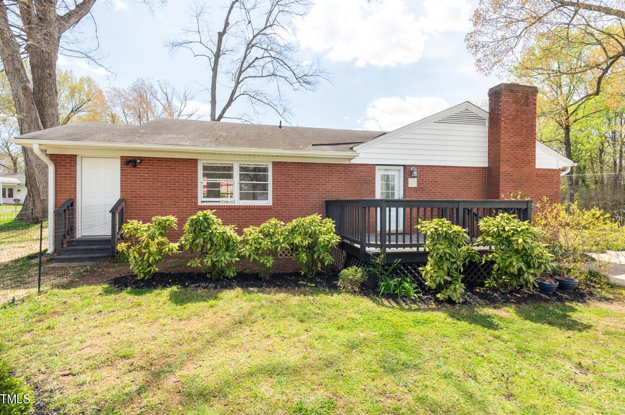 524 Carr St, Mebane NC  27302-2132 exterior