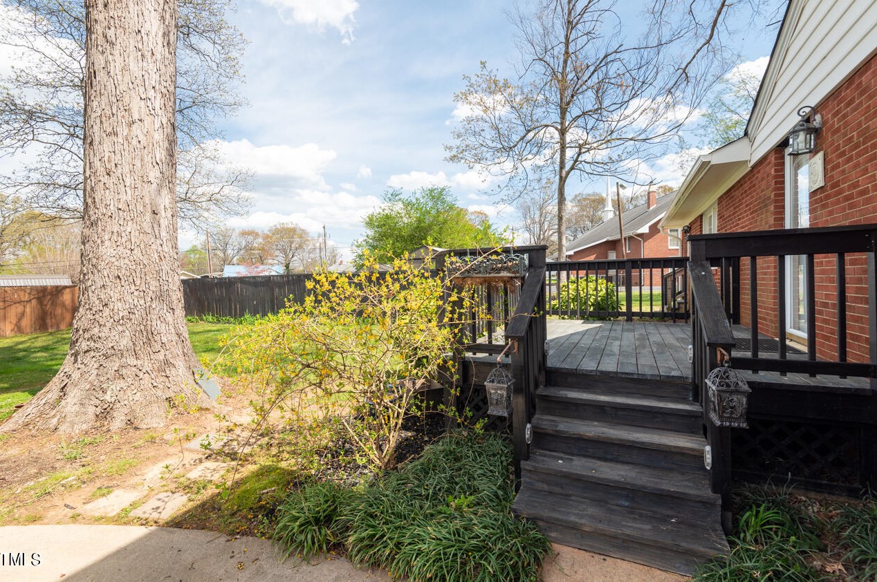 524 Carr St, Mebane NC  27302-2132 exterior