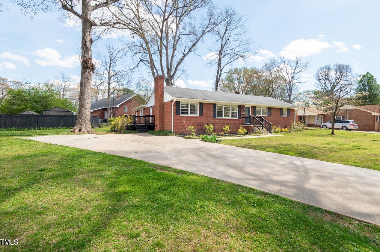 524 Carr St, Mebane NC  27302-2132 exterior