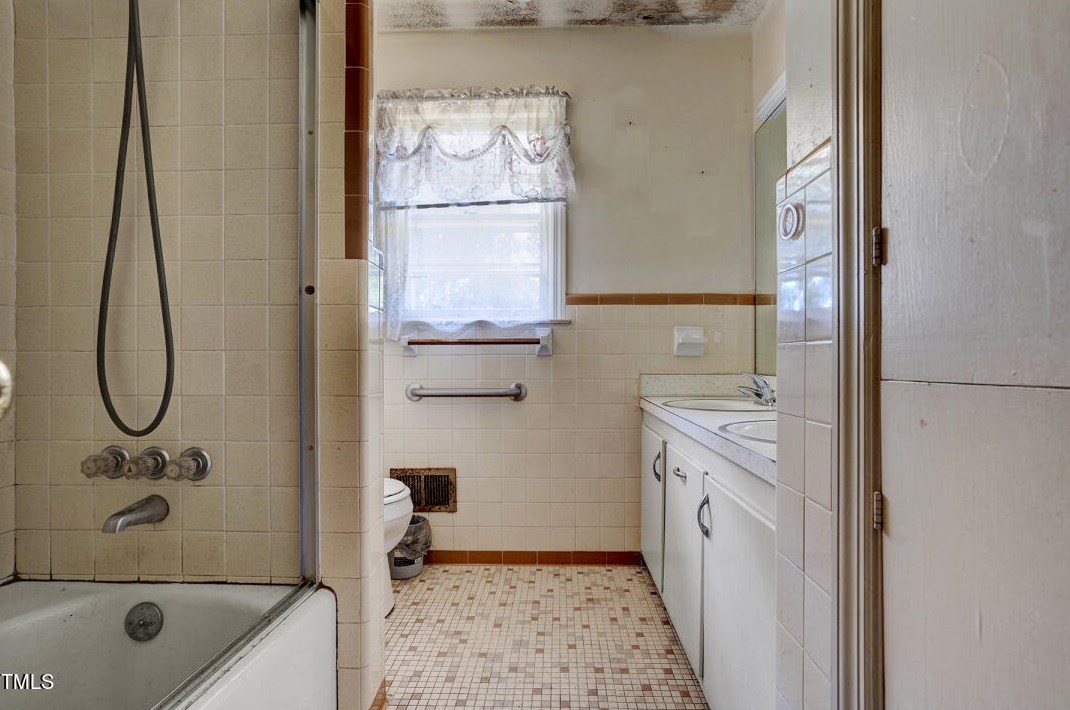 3506 Melrose Dr, Raleigh NC  27604-3812 exterior