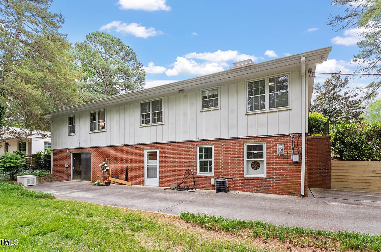 2220 Elmwood Ave, Durham NC 27707-1007 exterior