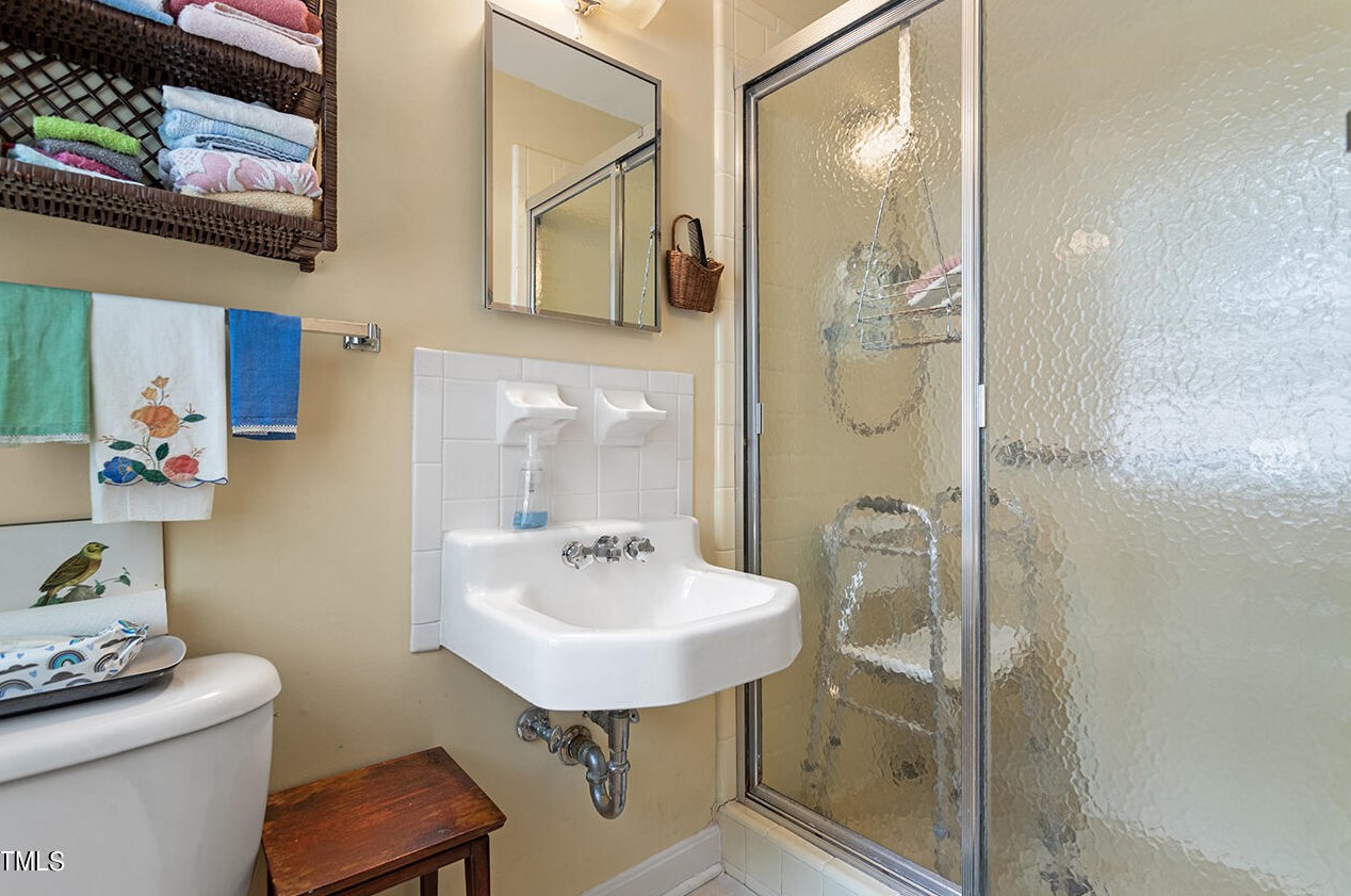 2220 Elmwood Ave, Durham NC 27707-1007 exterior