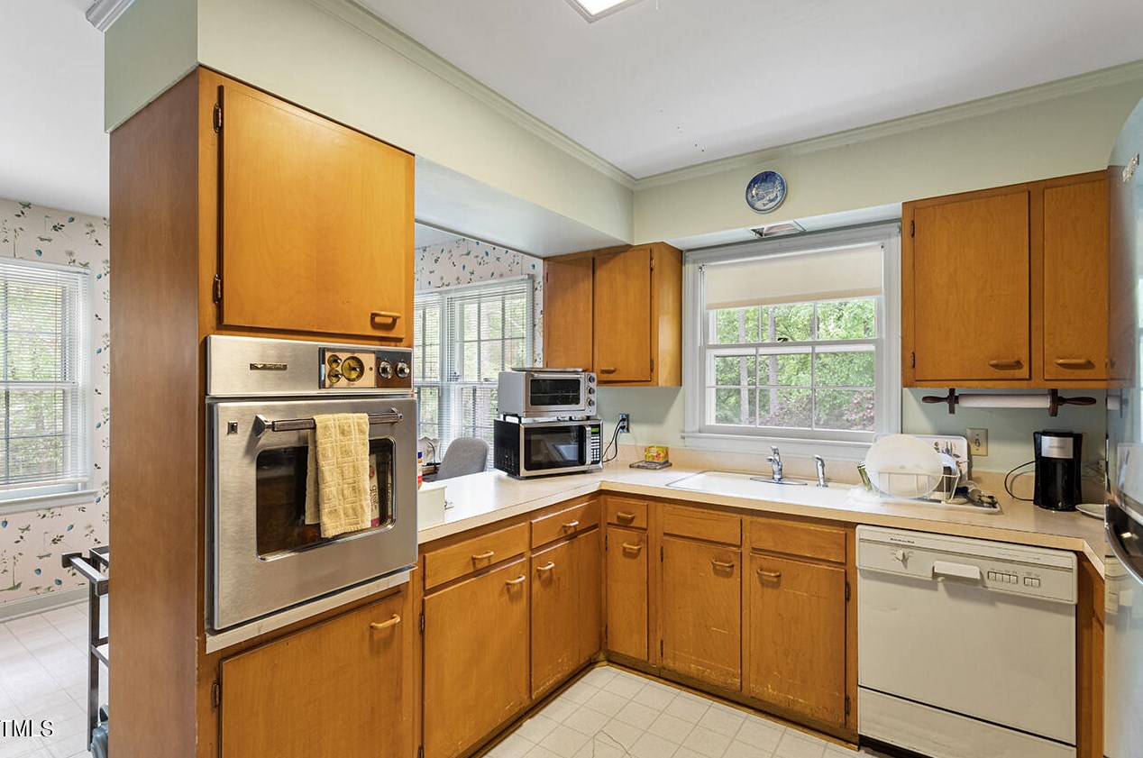 2220 Elmwood Ave, Durham NC 27707-1007 exterior