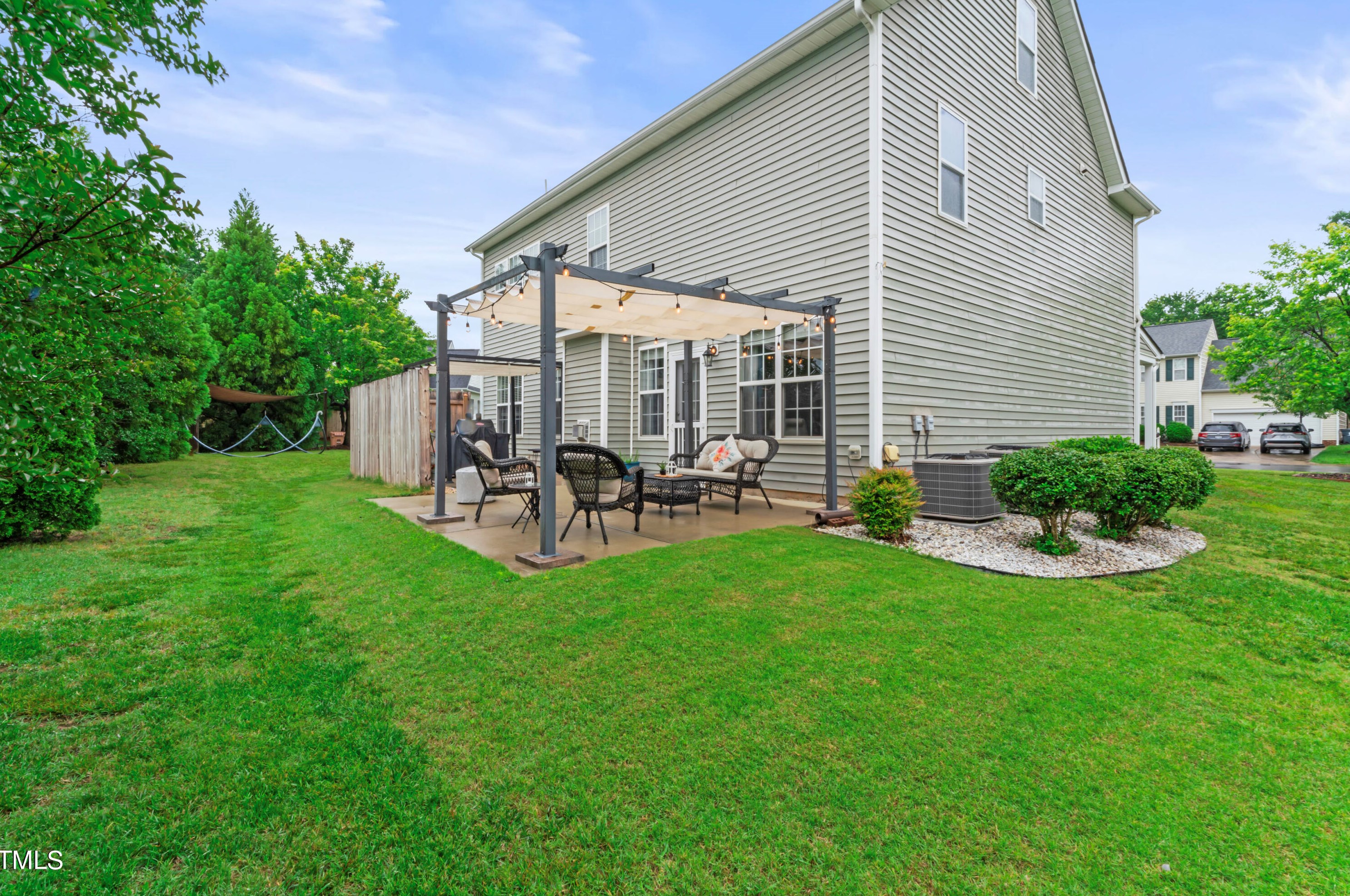 1001 Holly Mdw Dr, Holly Springs NC 27540-8597 exterior