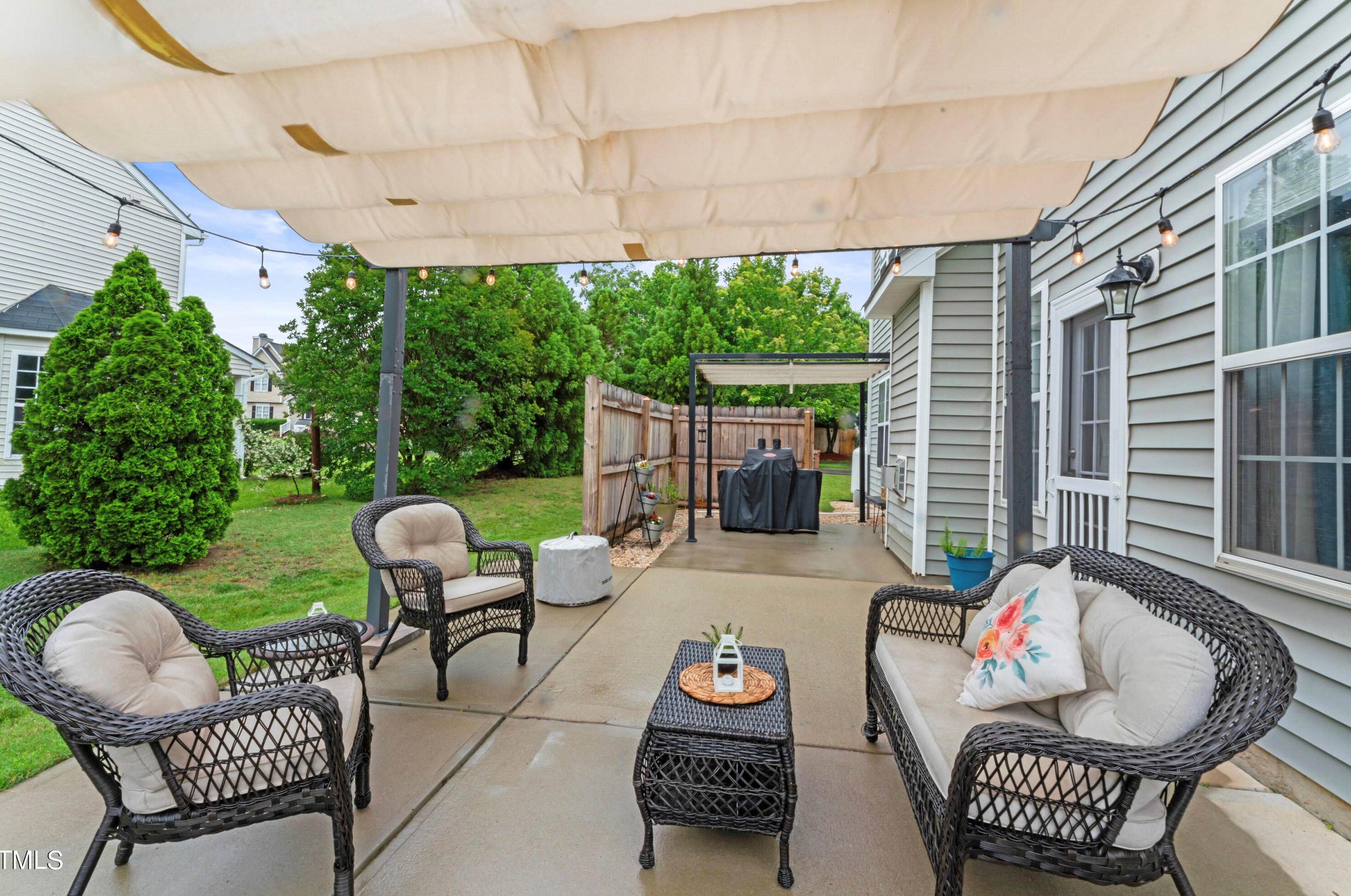 1001 Holly Mdw Dr, Holly Springs NC 27540-8597 exterior