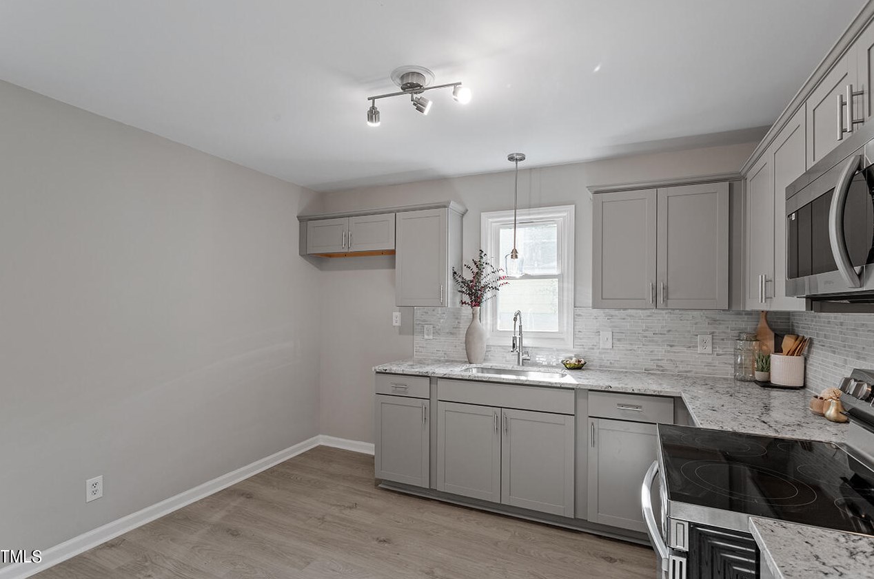 2606 Glenbrook Dr, Durham NC  27704-4601 exterior