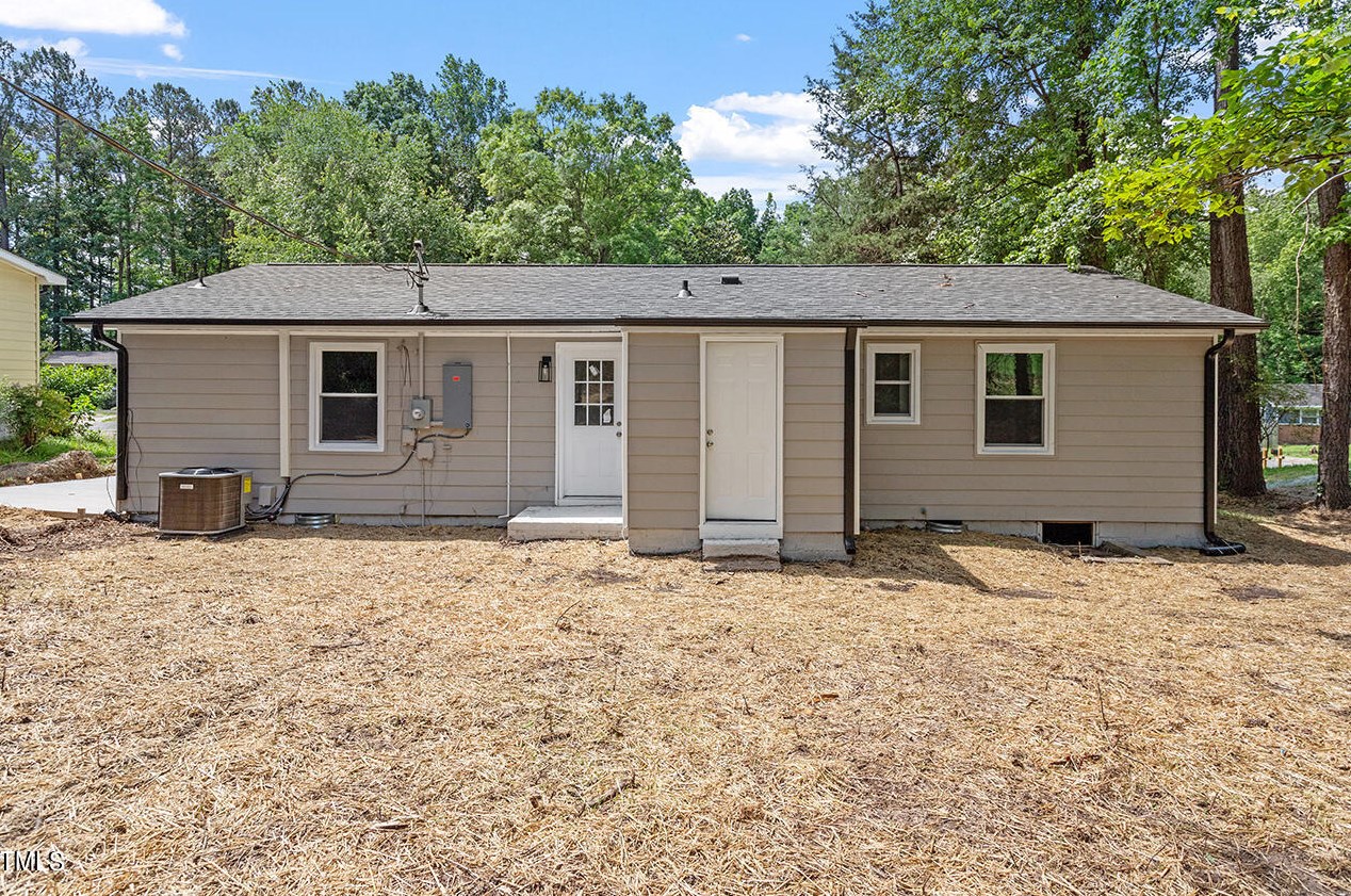 2606 Glenbrook Dr, Durham NC  27704-4601 exterior