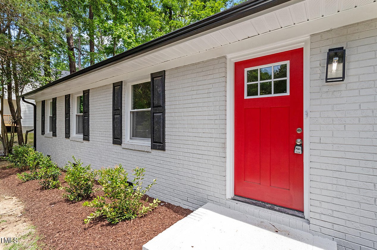 2606 Glenbrook Dr, Durham NC  27704-4601 exterior