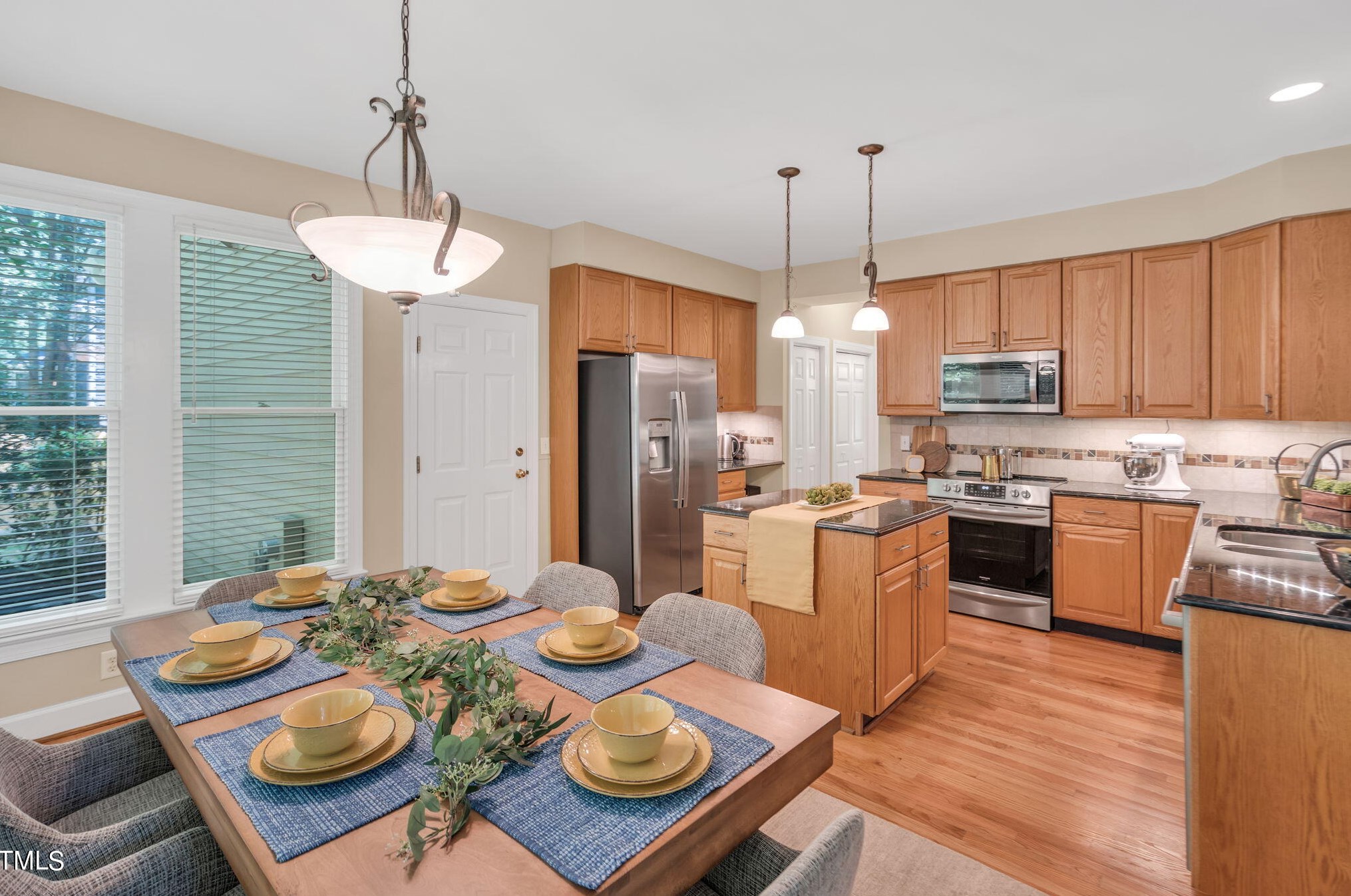 204 Stratford Dr, Chapel Hill NC exterior