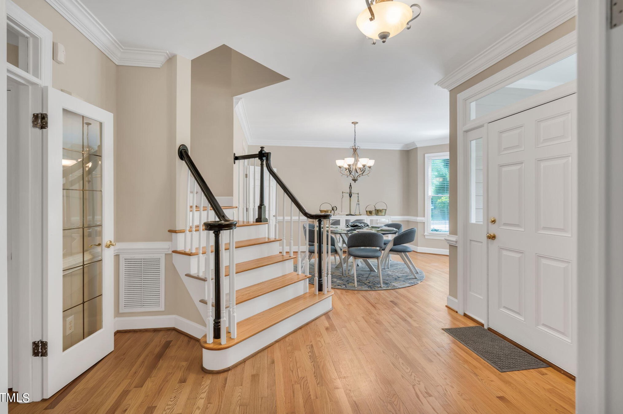 204 Stratford Dr, Chapel Hill NC exterior