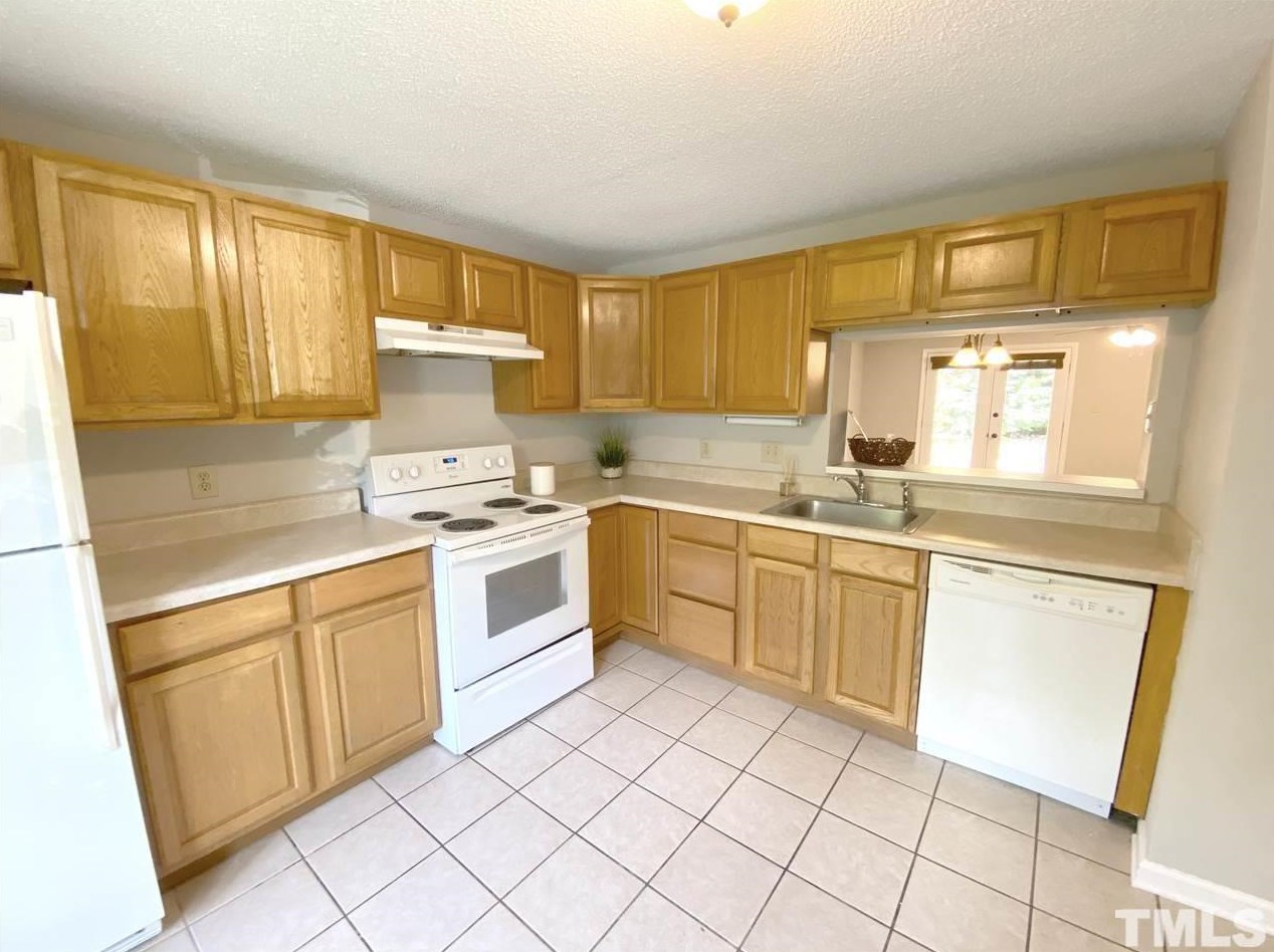 4340 Halliwell Dr, Raleigh NC  27606-6403 exterior