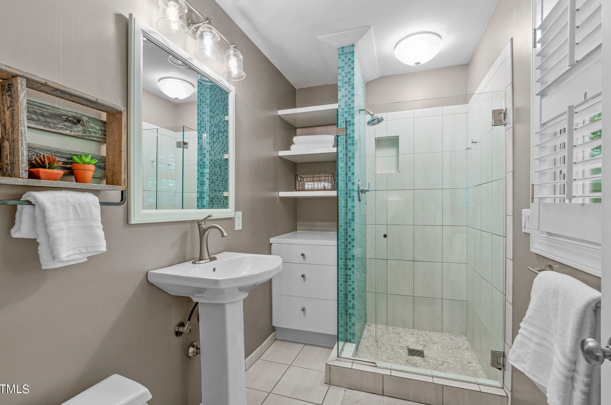 64 Kimberly Dr, Durham NC  27707-5418 exterior