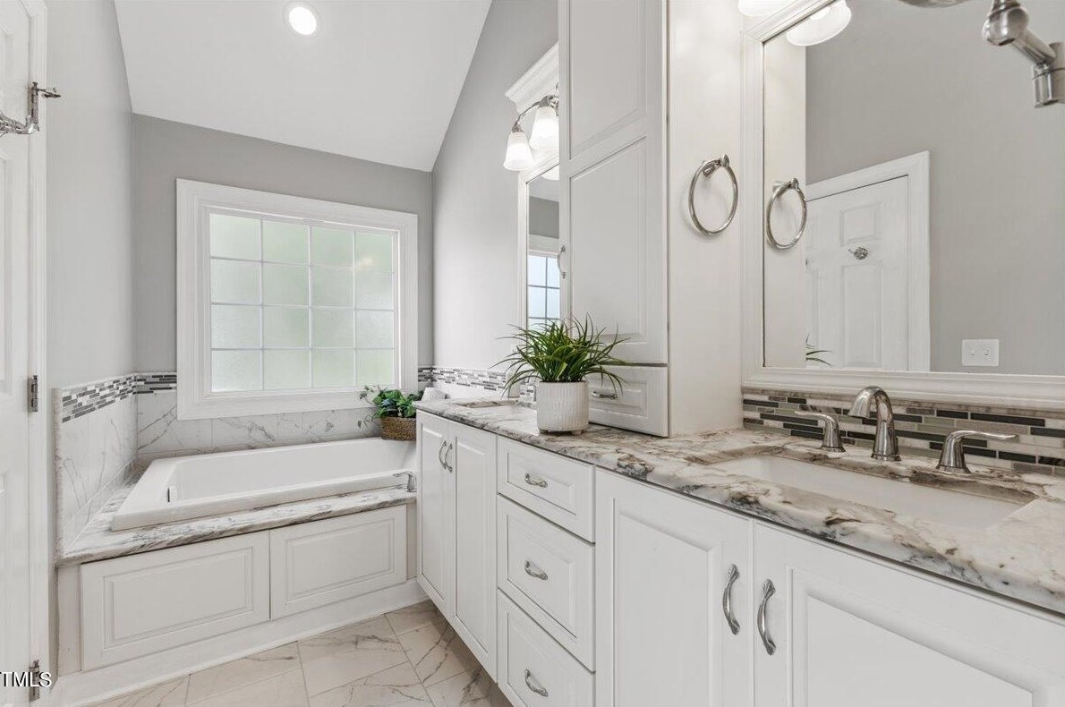 1619 Ashley Downs Dr, Apex NC 27502-6797 exterior