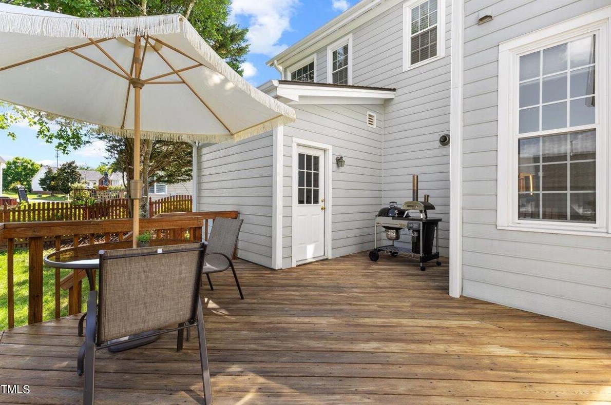 1619 Ashley Downs Dr, Apex NC 27502-6797 exterior