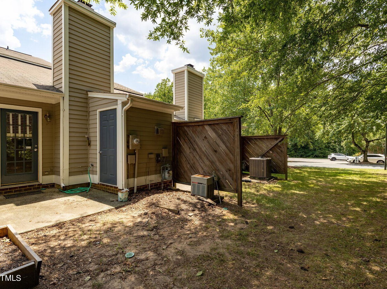 26 Forest Green Dr, Durham NC  27705-6143 exterior