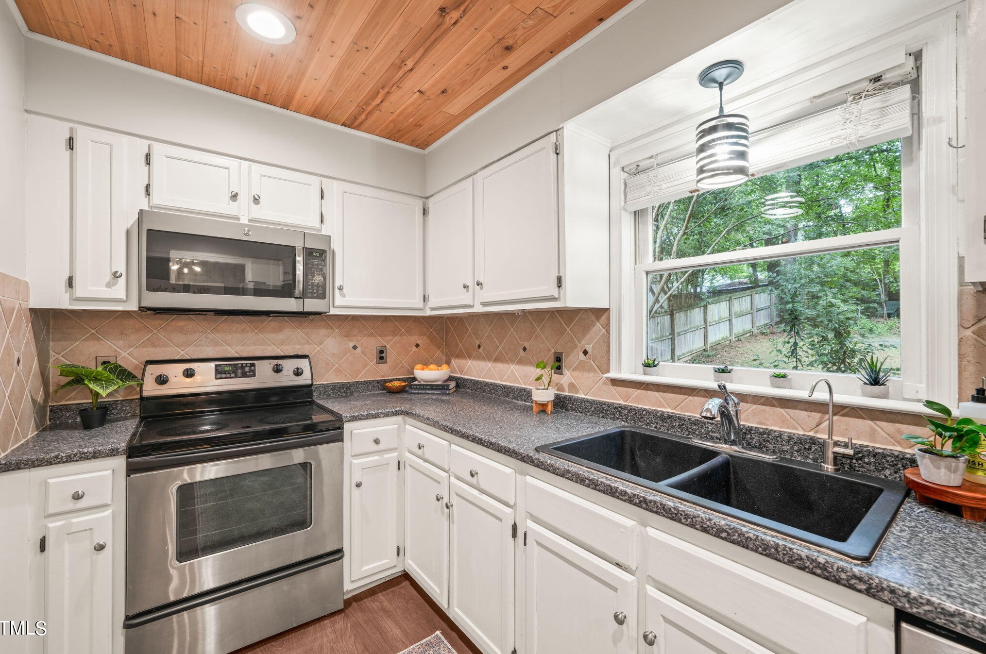 3211 Lassiter St, Durham NC  27707-3879 exterior