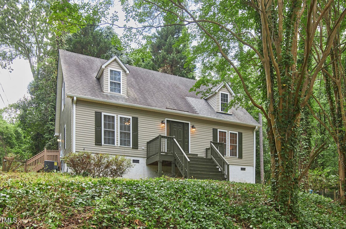 105 Woodridge Dr, Durham NC  27707-2839 exterior