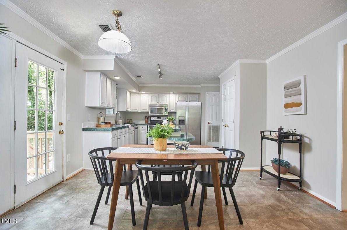 105 Woodridge Dr, Durham NC  27707-2839 exterior