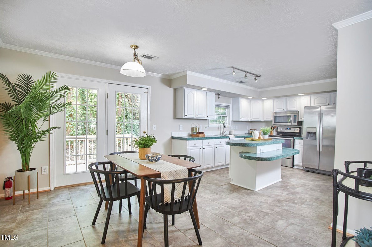 105 Woodridge Dr, Durham NC  27707-2839 exterior