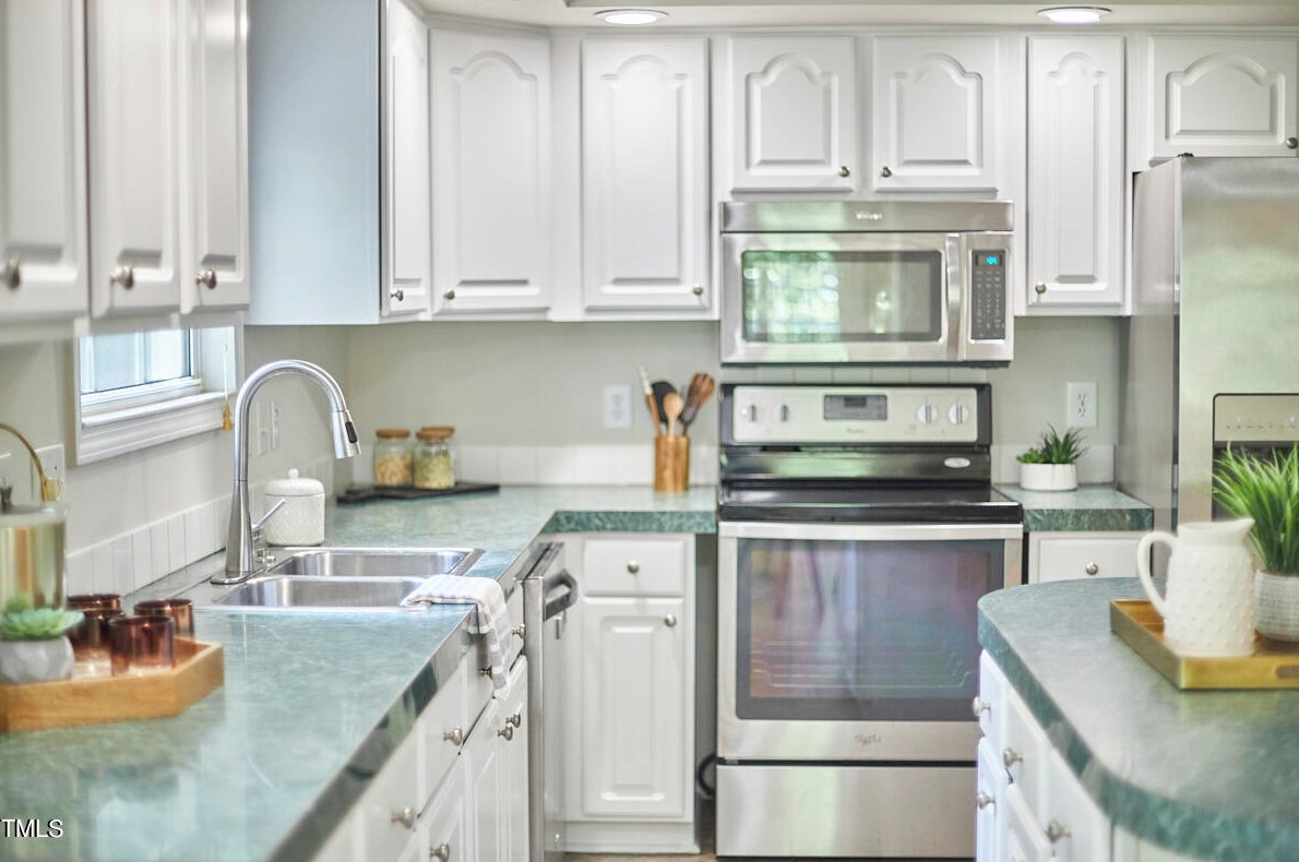 105 Woodridge Dr, Durham NC  27707-2839 exterior