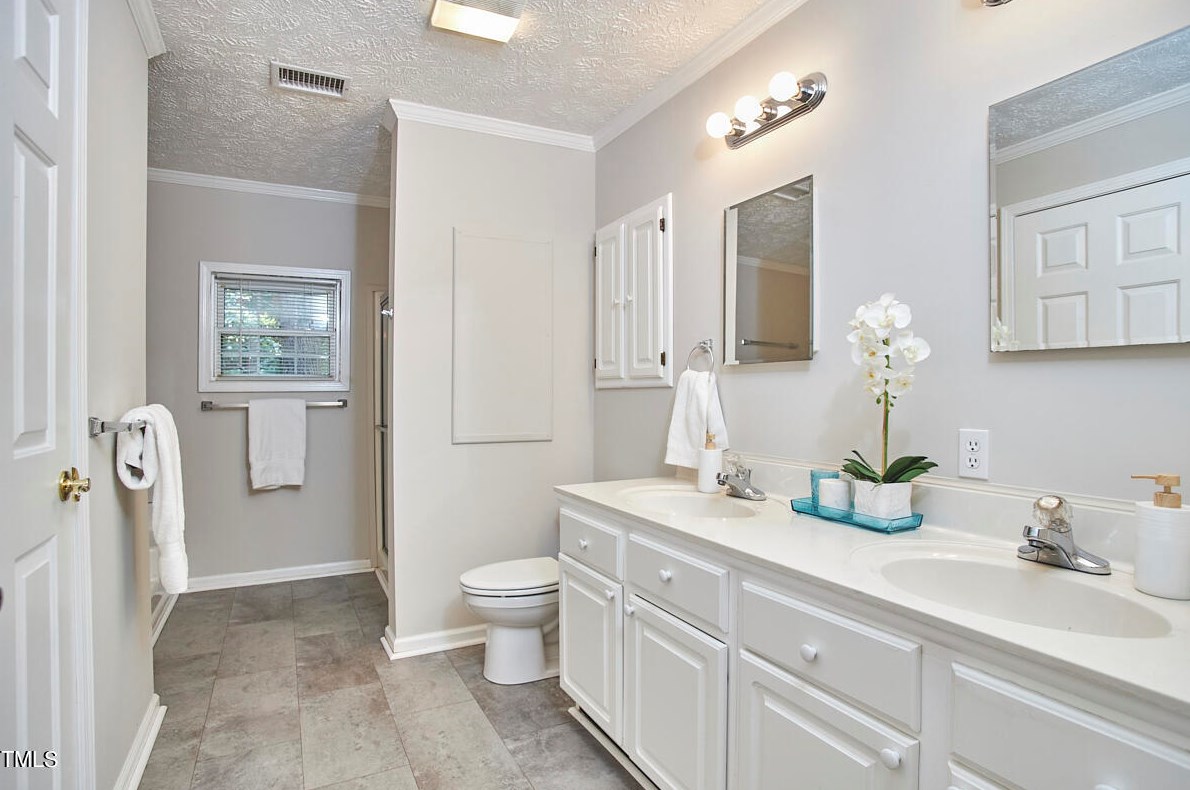 105 Woodridge Dr, Durham NC  27707-2839 exterior