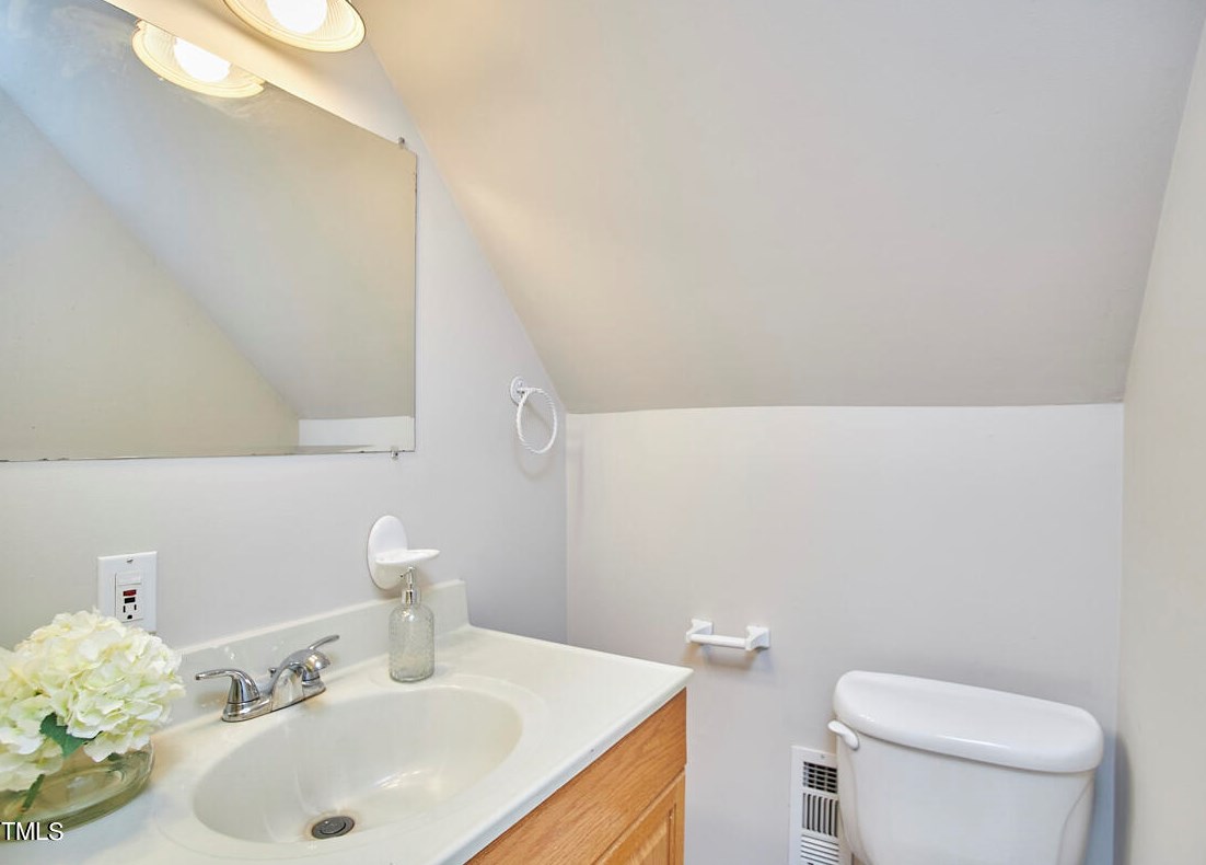 105 Woodridge Dr, Durham NC  27707-2839 exterior