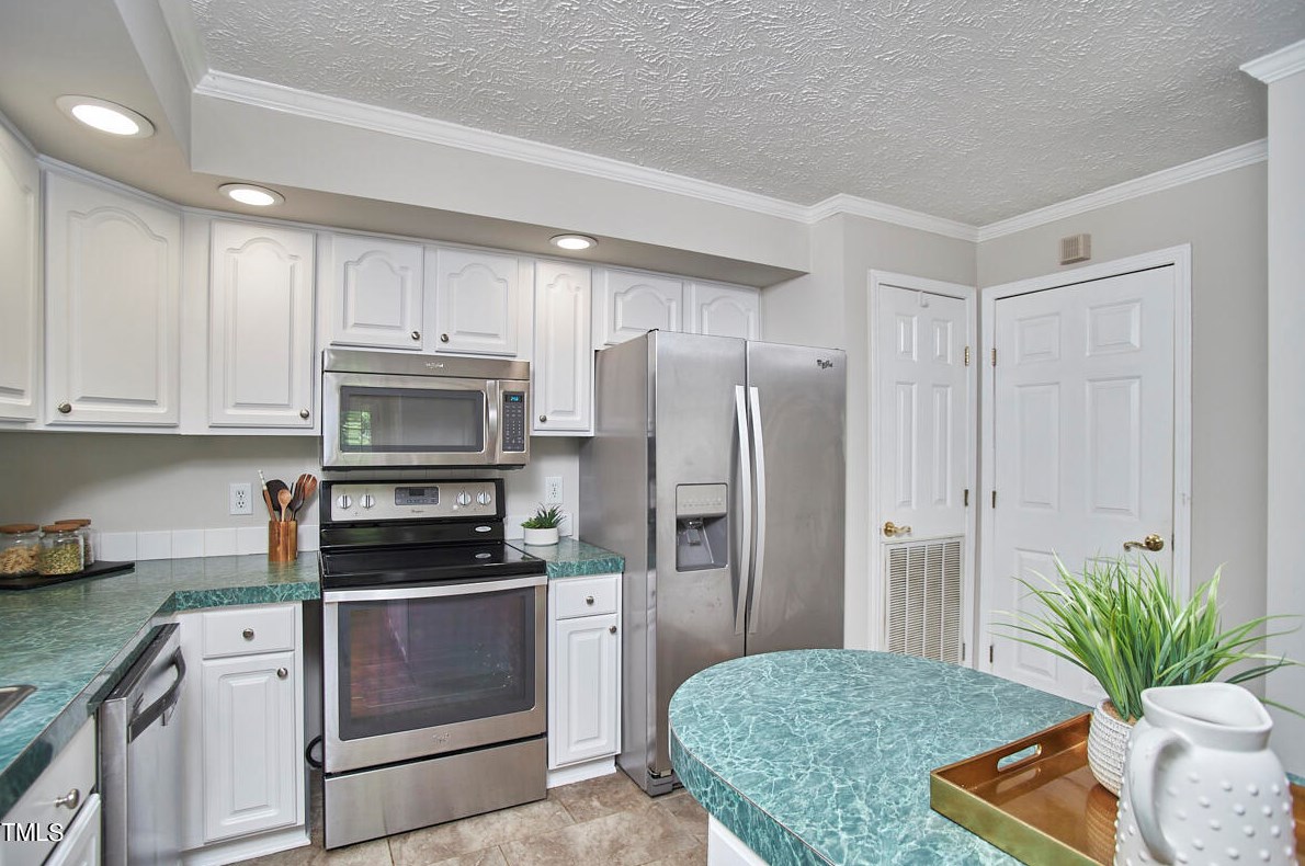 105 Woodridge Dr, Durham NC  27707-2839 exterior