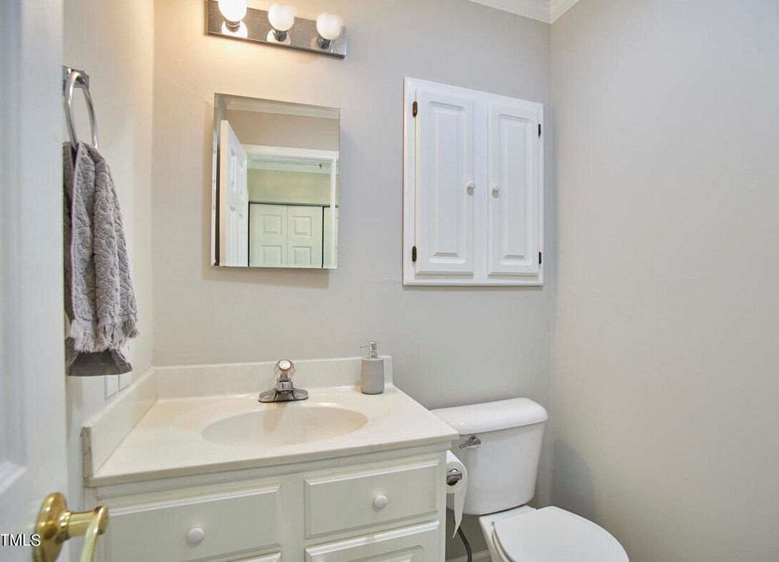105 Woodridge Dr, Durham NC  27707-2839 exterior