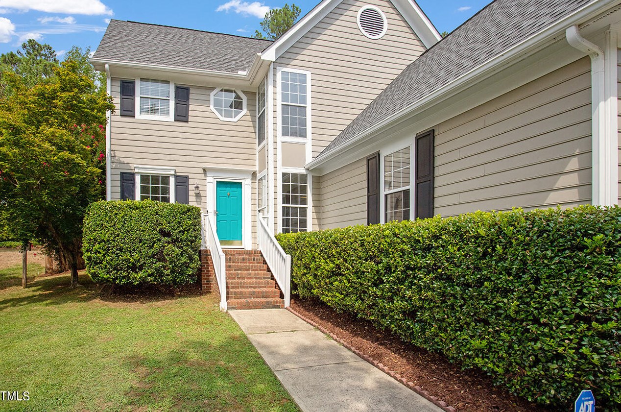 209 Trailview Dr, Cary NC  27513-1622 exterior