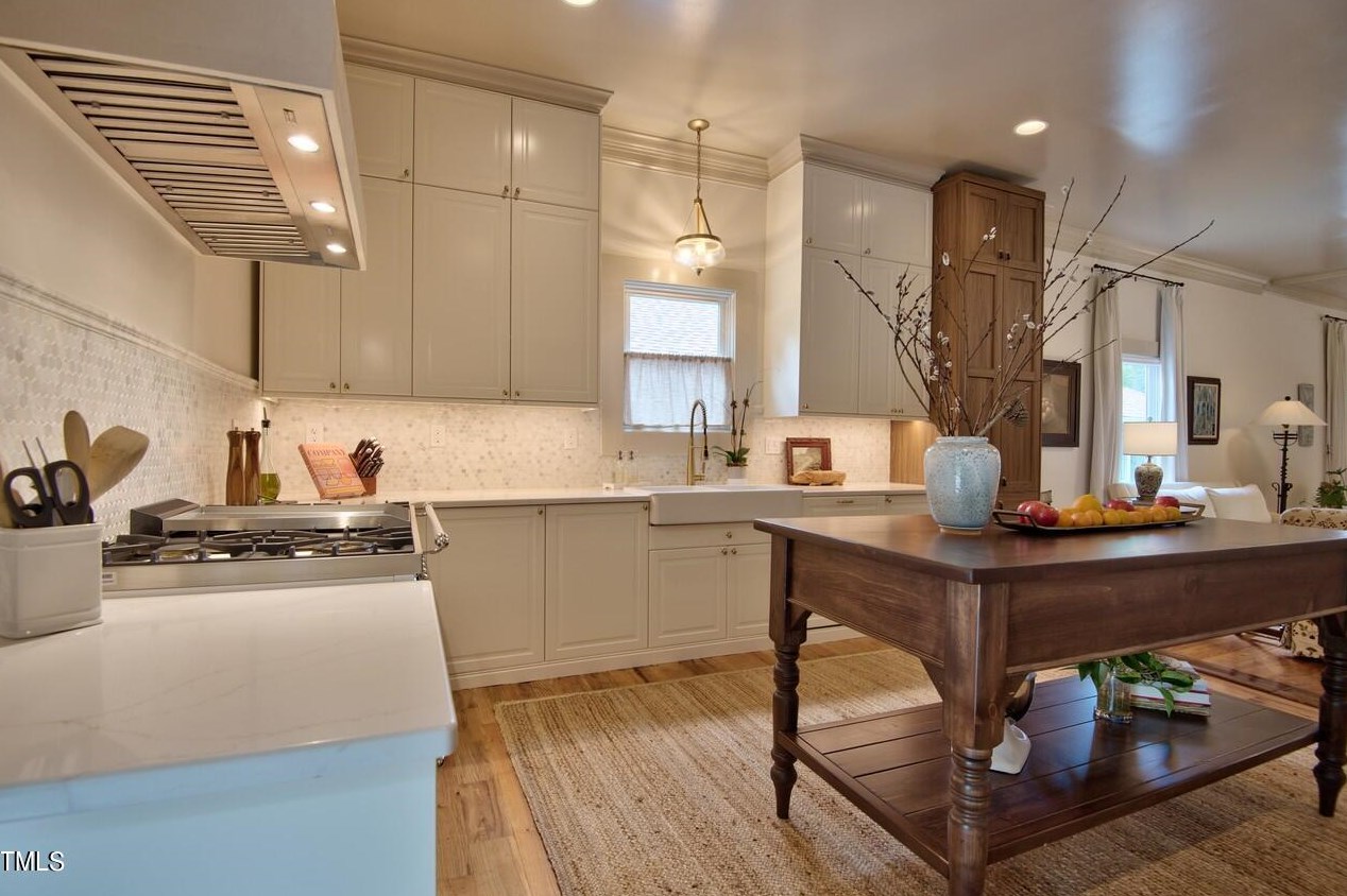 705 Queen St, Durham NC  27701-2547 exterior