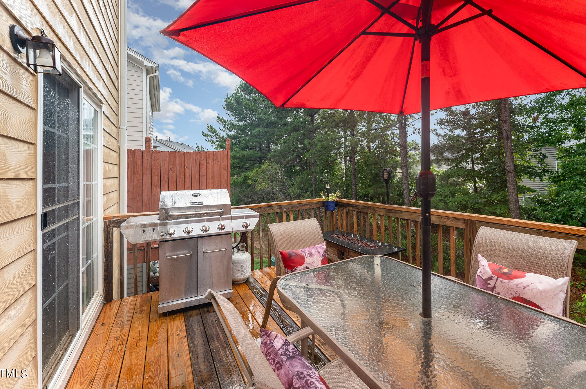 905 Straywhite Ave, Apex NC 27539-9007 exterior