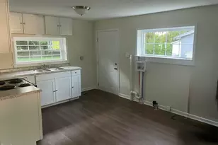 2214 Banks Ln E, Wilson, NC 27893 - Photo 3