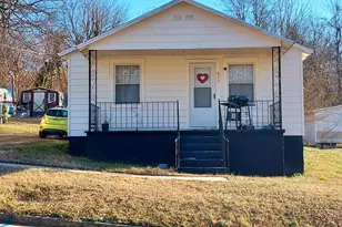 819 Moore St, Reidsville, NC 27320 - Photo 1