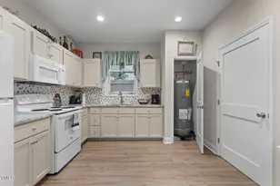 212 Orange St, Oxford, NC 27565 - Photo 5